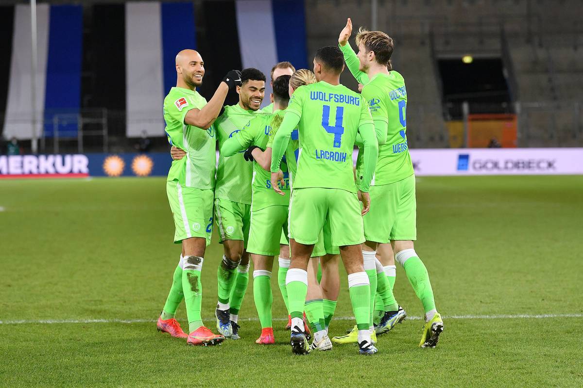 关于德甲创新战术带来精彩比赛，场上亮点纷呈的信息