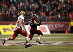 九游游戏中心-加拿大队在赛制中的表现：如何调整战术应对不同对手，加拿大队与中国队