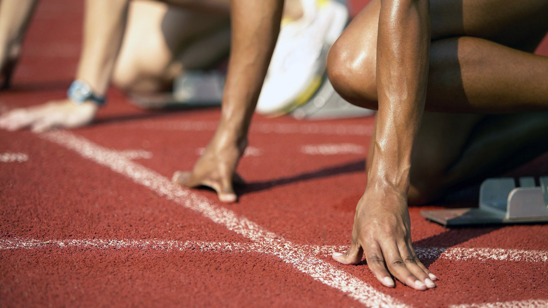 克罗地亚骑手奥利维亚·马尔顿·米哈尔迪内茨在2024年国际马术联合会世界障碍赛中获得第六名，展现出色表现。